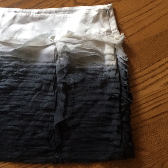 Bebe ombre mini skirt size large 100% silk - Picture 5 of 5